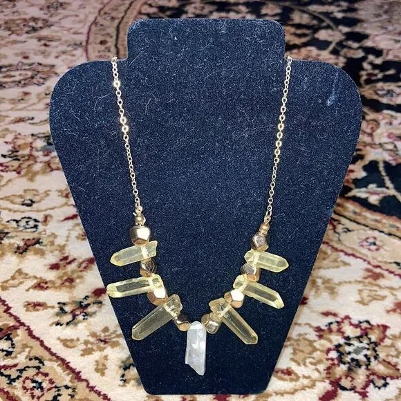 Vintage Center Crystal Gold Beaded Faux Yellow Accent Crystal Statement Necklace - Picture 3 of 3